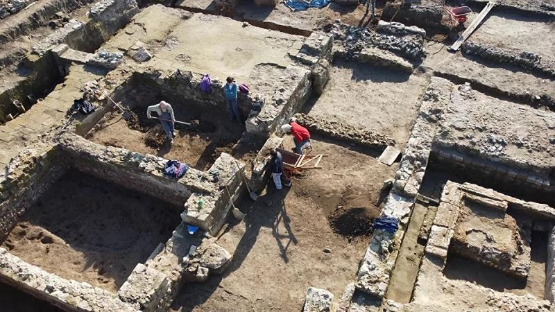 Espetacular quartel militar do Império Romano é encontrado enterrado sob milharal-0