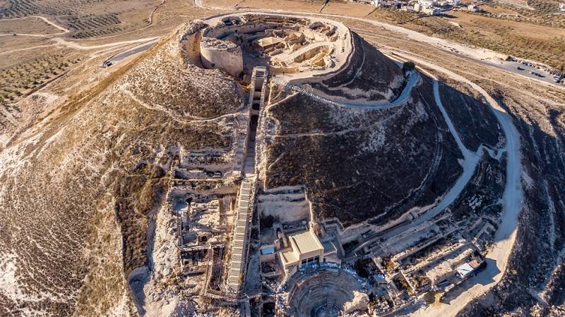 Arqueólogos revelam partes ocultas do palácio do rei bíblico Herodes em Israel-0