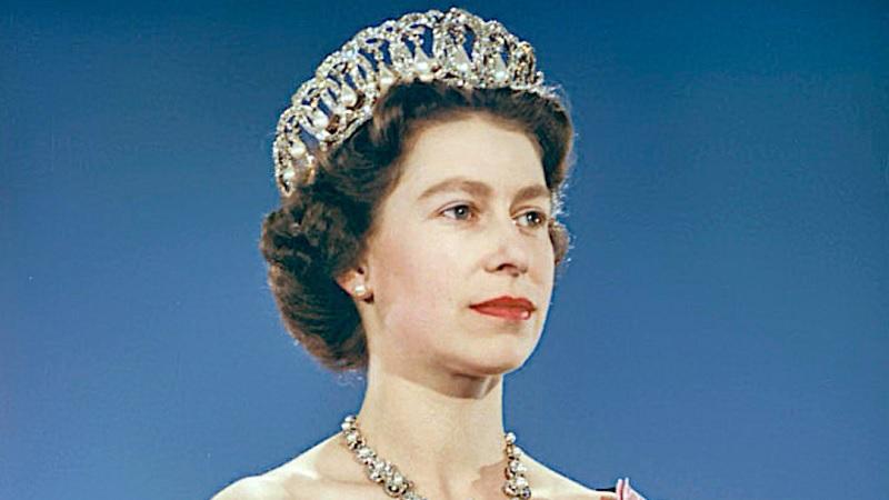 Elizabeth II se torna rainha do Reino Unido após a morte de George VI-0