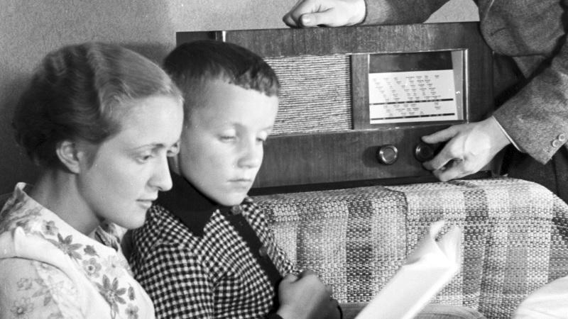 Crianças tiveram aula pelo rádio durante epidemia de poliomielite em 1937-0
