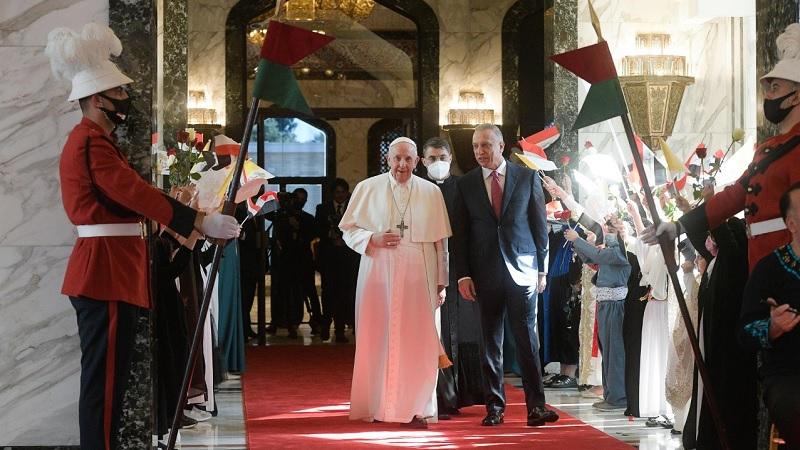 Em viagem histórica ao Iraque, Papa Francisco faz apelo à paz-0