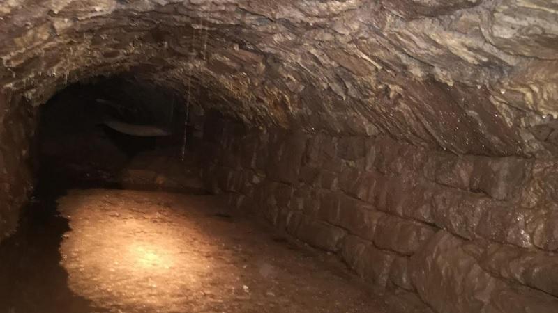 Túnel medieval secreto é encontrado por acidente no País de Gales-0