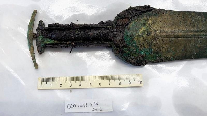 Espada "extraordinária" de 3 mil anos usada em ritual é encontrada na Dinamarca -0