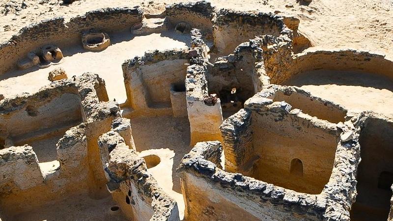 Ruínas de igrejas cristãs milenares são encontradas em deserto no Egito-0