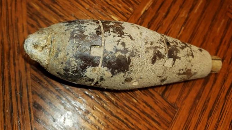 Mulher encontra bomba da Segunda Guerra no quintal de casa nos EUA-0