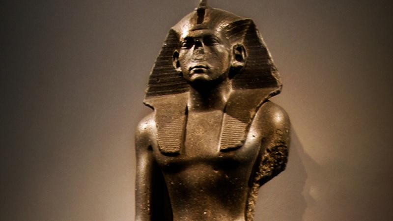 Por que as estátuas do Antigo Egito têm os narizes quebrados-0