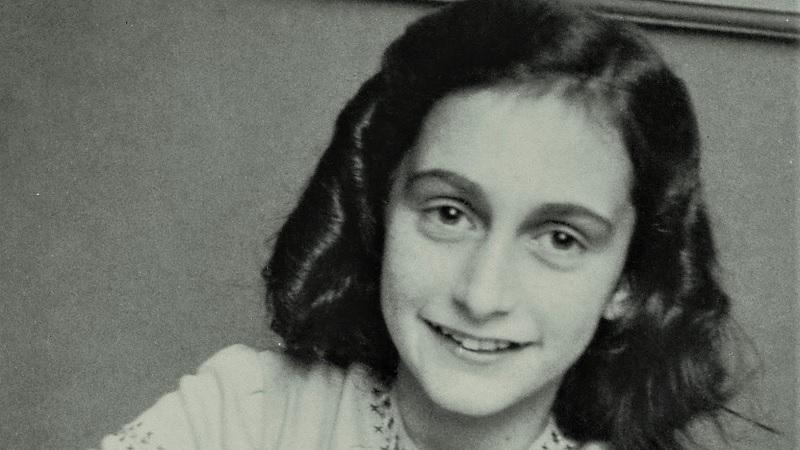 Pais de alunos em SP criticam conteúdo sexual do Diário de Anne Frank-0