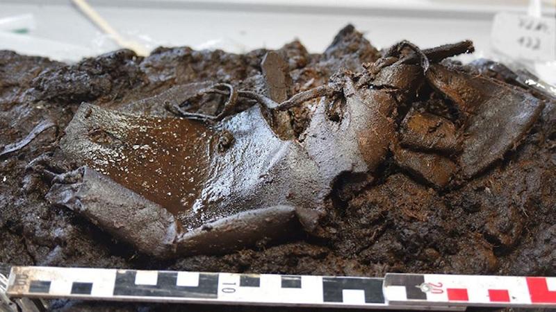 Sandália de dois mil anos é encontrada presa na lama na Alemanha-0