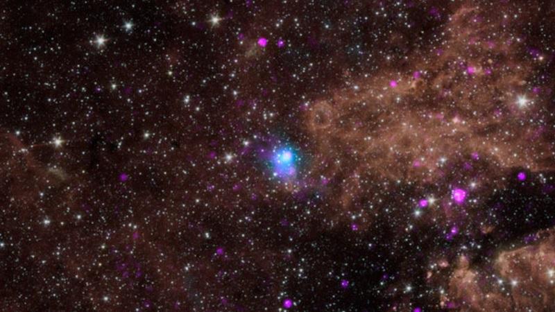 Estrela gigante que pisca no centro da Via Láctea intriga pesquisadores-0