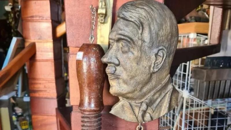 Polícia investiga loja que vendia busto de Hitler em Santa Catarina-0