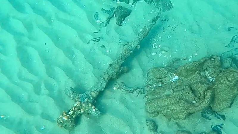 Espada de cavaleiro das Cruzadas é encontrada no fundo do mar em Israel-0