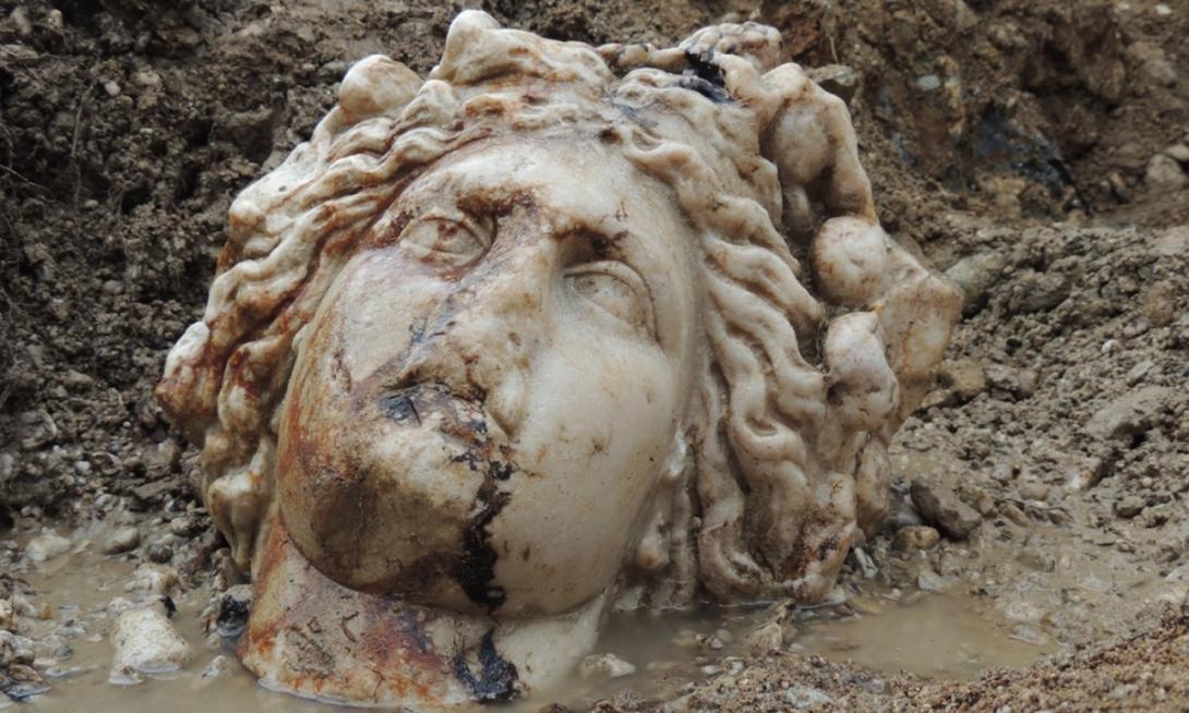 Impressionantes estátuas dos deuses Dioniso e Afrodite são encontradas na Turquia-0