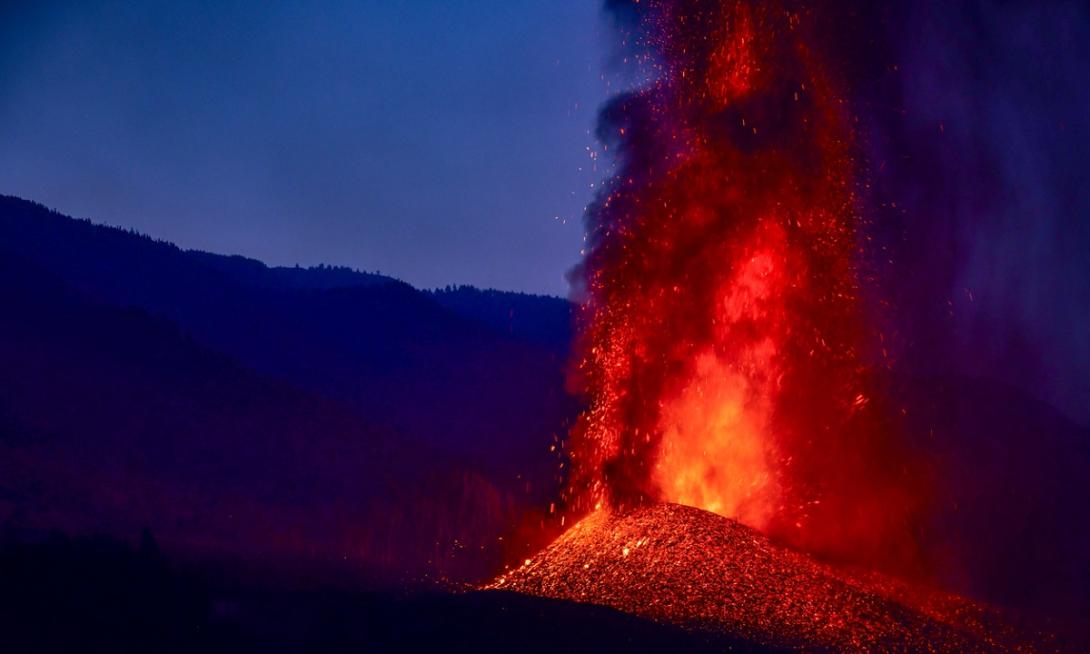 Político sugere bombardear o vulcão de La Palma para controlar erupção-0