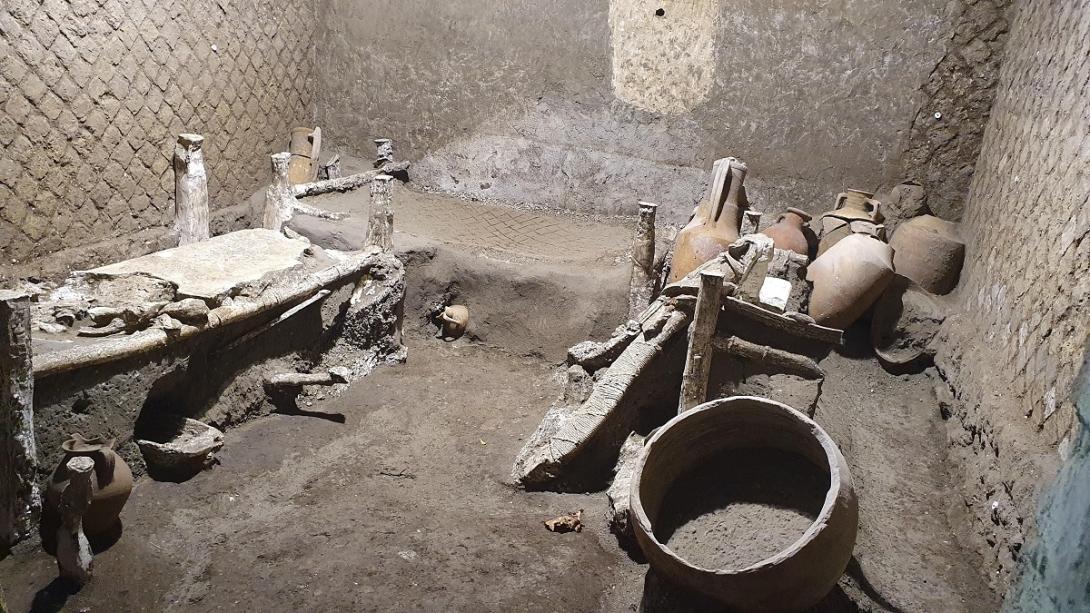 Quarto de escravos é encontrado praticamente intacto nas ruínas de Pompeia-0
