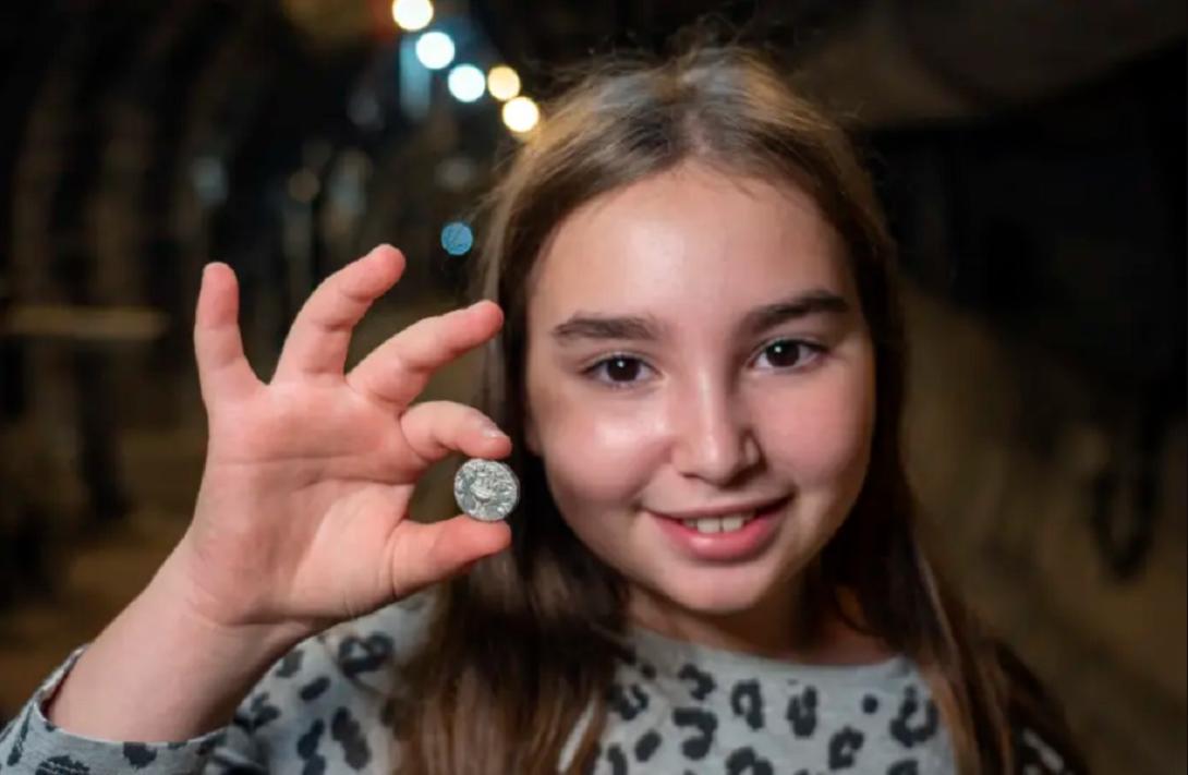 Menina encontra rara moeda histórica de 2 mil anos em Israel-0