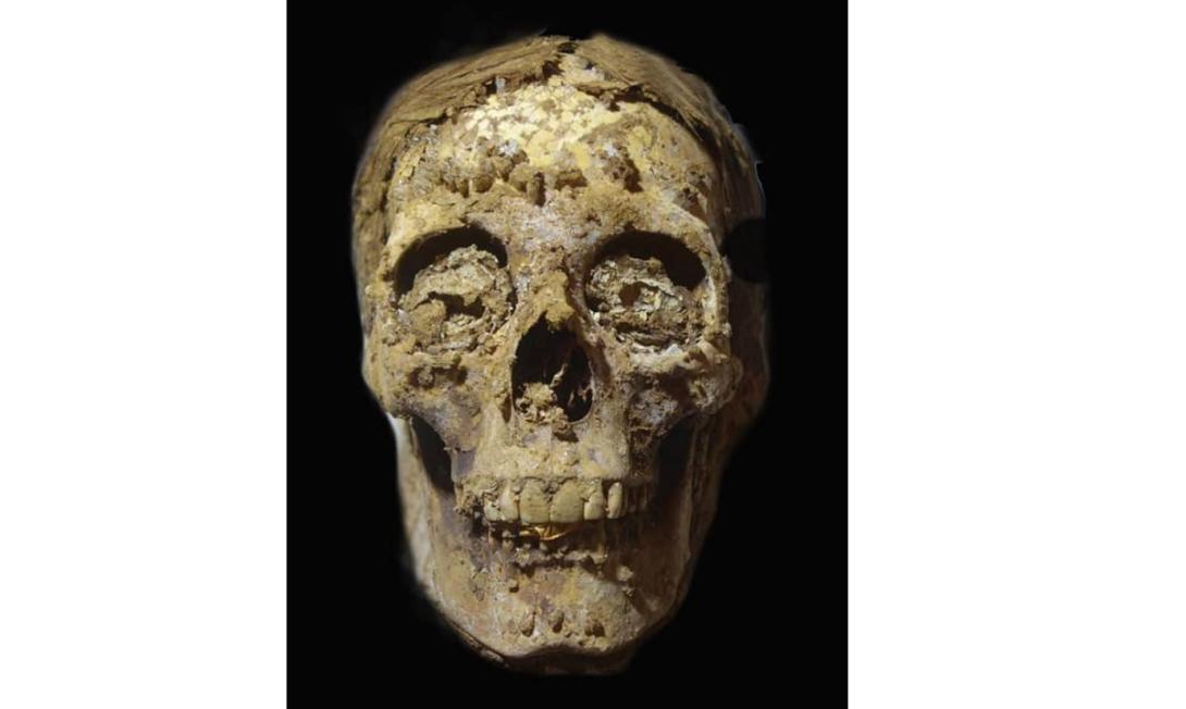 Múmias com línguas de ouro são encontradas durante escavações no Egito-0