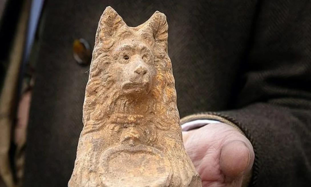 Estatueta de cachorro de dois mil anos é encontrada durante obras em Roma-0