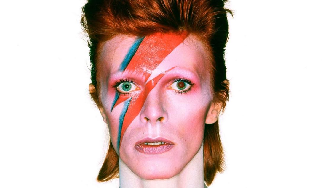 Nasce o icônico artista inglês David Bowie-0