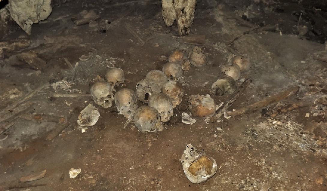 Altar milenar feito de crânios humanos é encontrado em caverna no México-0