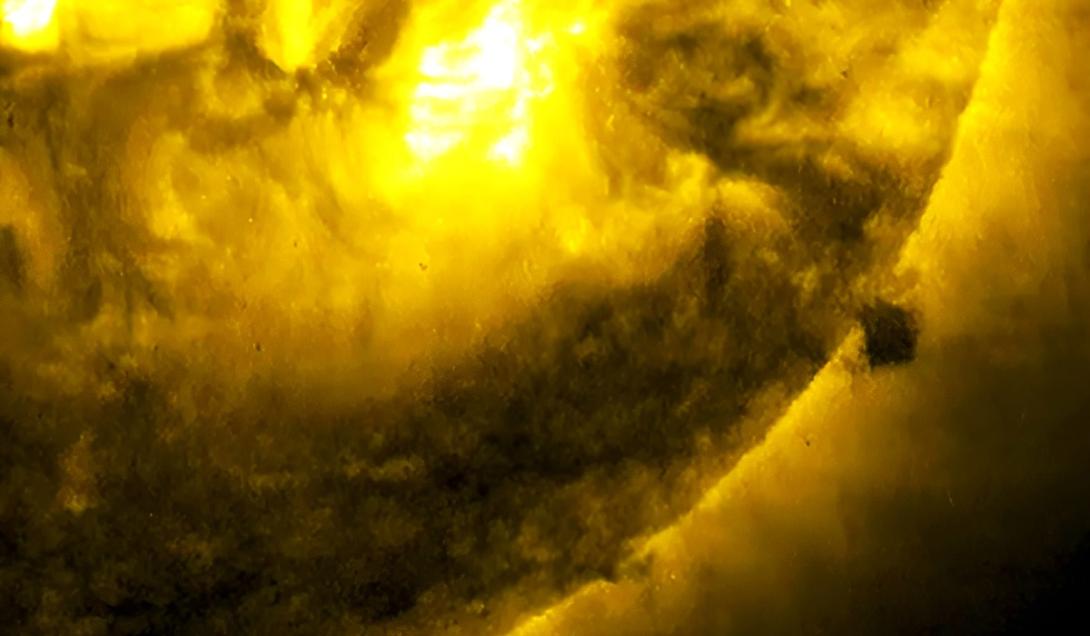 Vídeo: o misterioso objeto que emergiu do Sol e que a NASA teria ocultado-0