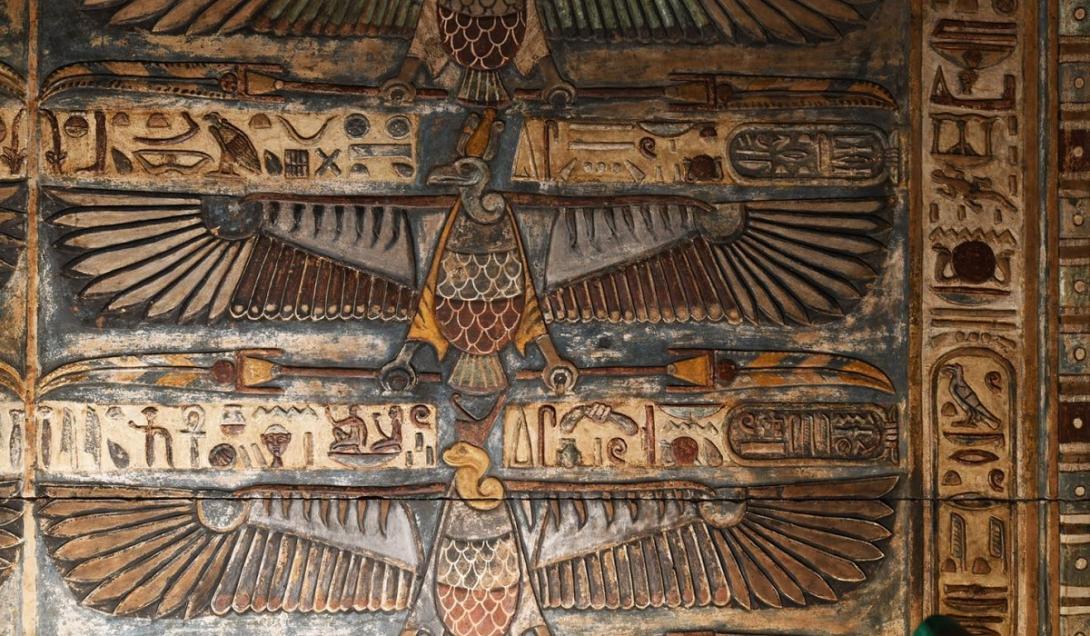 Gravuras escondidas durante 2 mil anos são encontradas em templo no Egito-0