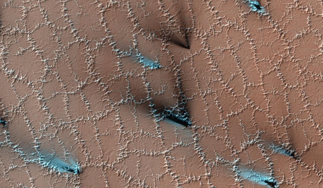 Estranhos polígonos são avistados na superfície de Marte-0