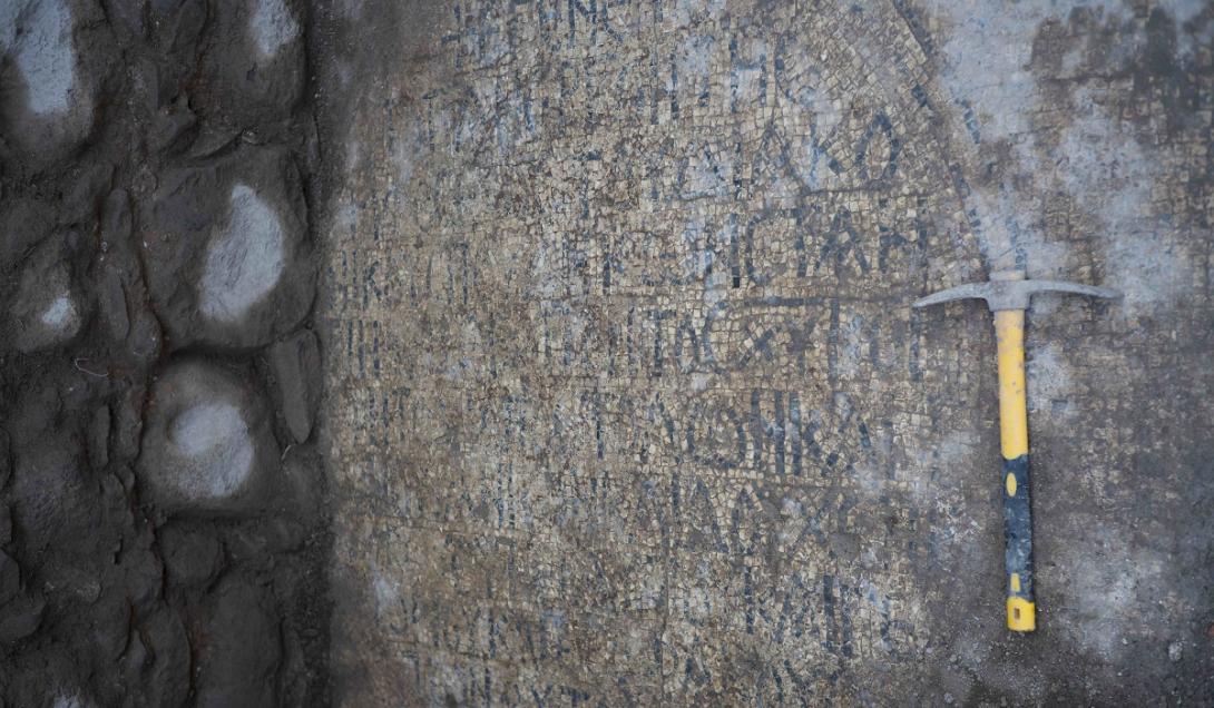 Inscrição em mosaico pode confirmar descoberta da casa de São Pedro em Israel-0