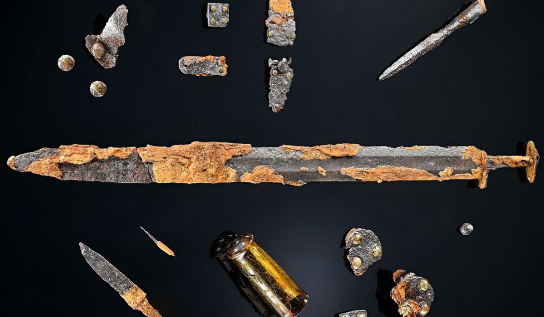 Tesouro medieval contendo espadas e joias é encontrado na Alemanha-0
