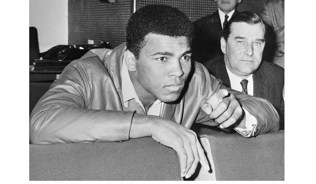 O dia em que o boxeador Muhammad Ali impediu um homem de se suicidar-0