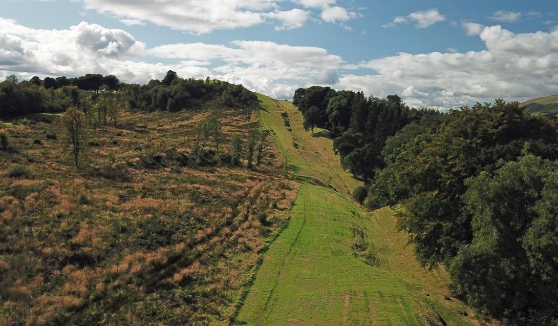 Ruínas de fortaleza romana perdida são encontradas na Escócia-0