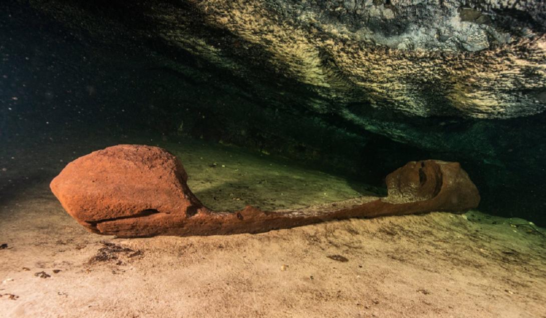 Antiga canoa Maia é encontrada em "portal para o submundo" no México-0