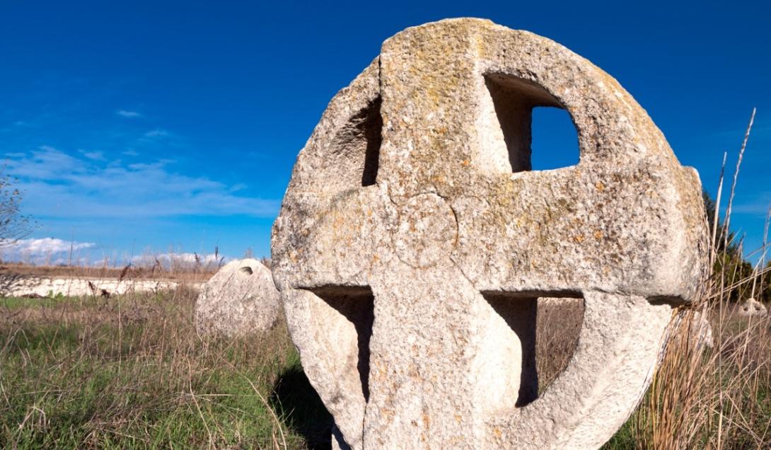 Antigos túmulos de cavaleiros templários são descobertos no Reino Unido -0
