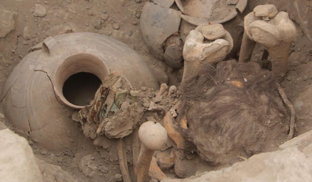 Múmia de mil anos com cabelos bem preservados é descoberta no Peru-0