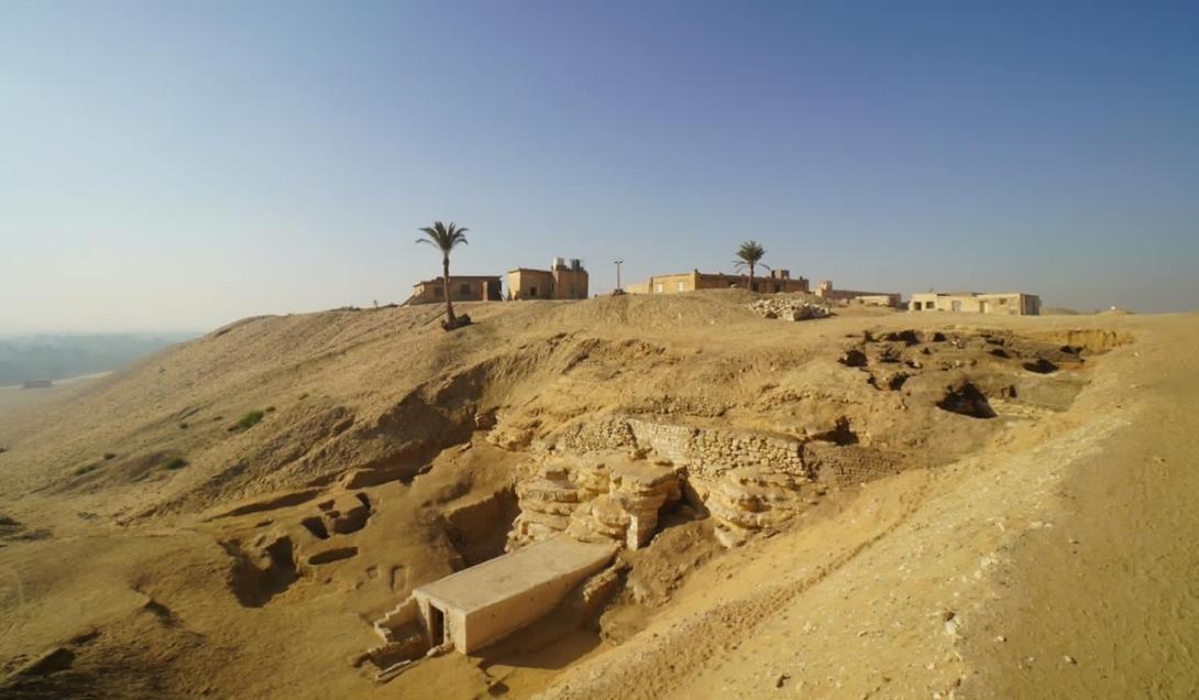Tumba de 4 mil anos e estatuetas de deusa são encontradas no Egito-0