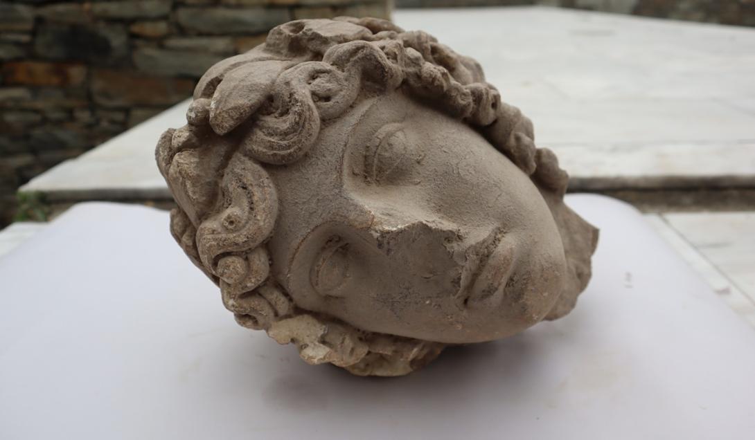 Rara cabeça de 1.800 anos que representa o deus Apolo é encontrada na Grécia-0